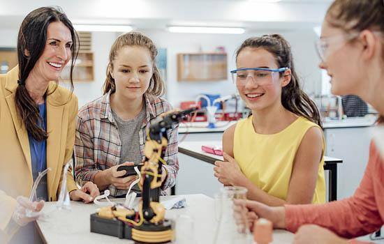 5 Ways To Encourage Girls For STEM Fields